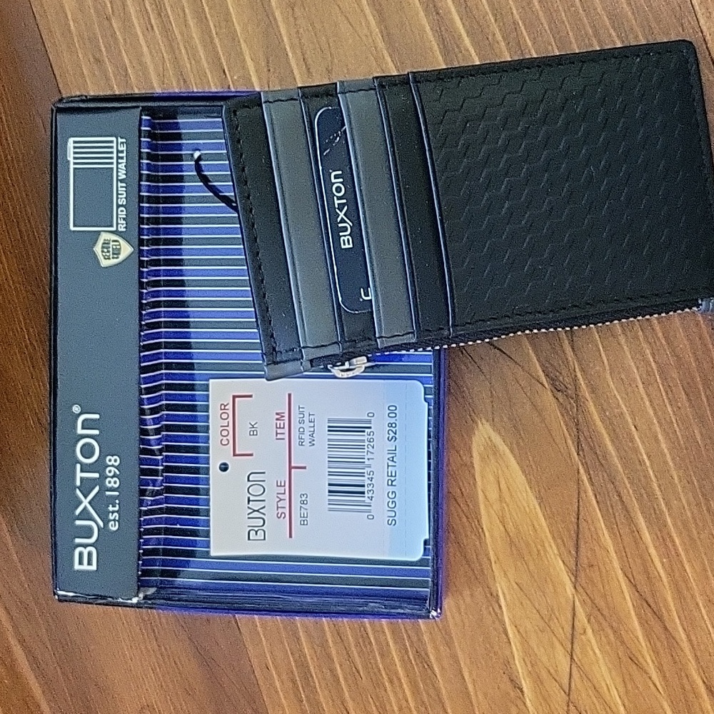 NWT Black Buxton card holder